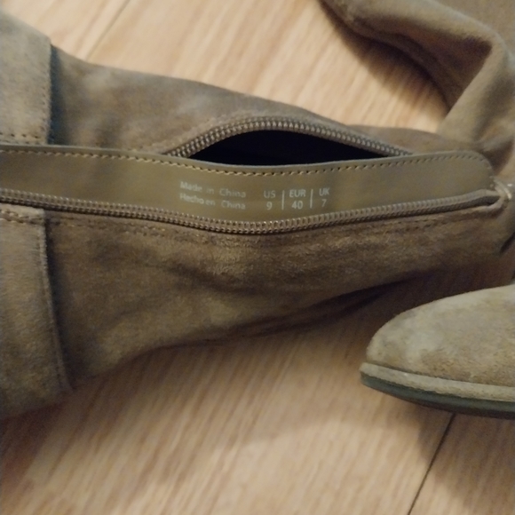 Boots size 9 spring - Picture 4 of 4